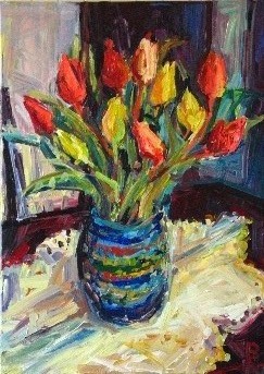 Tulpen in blauer Vase